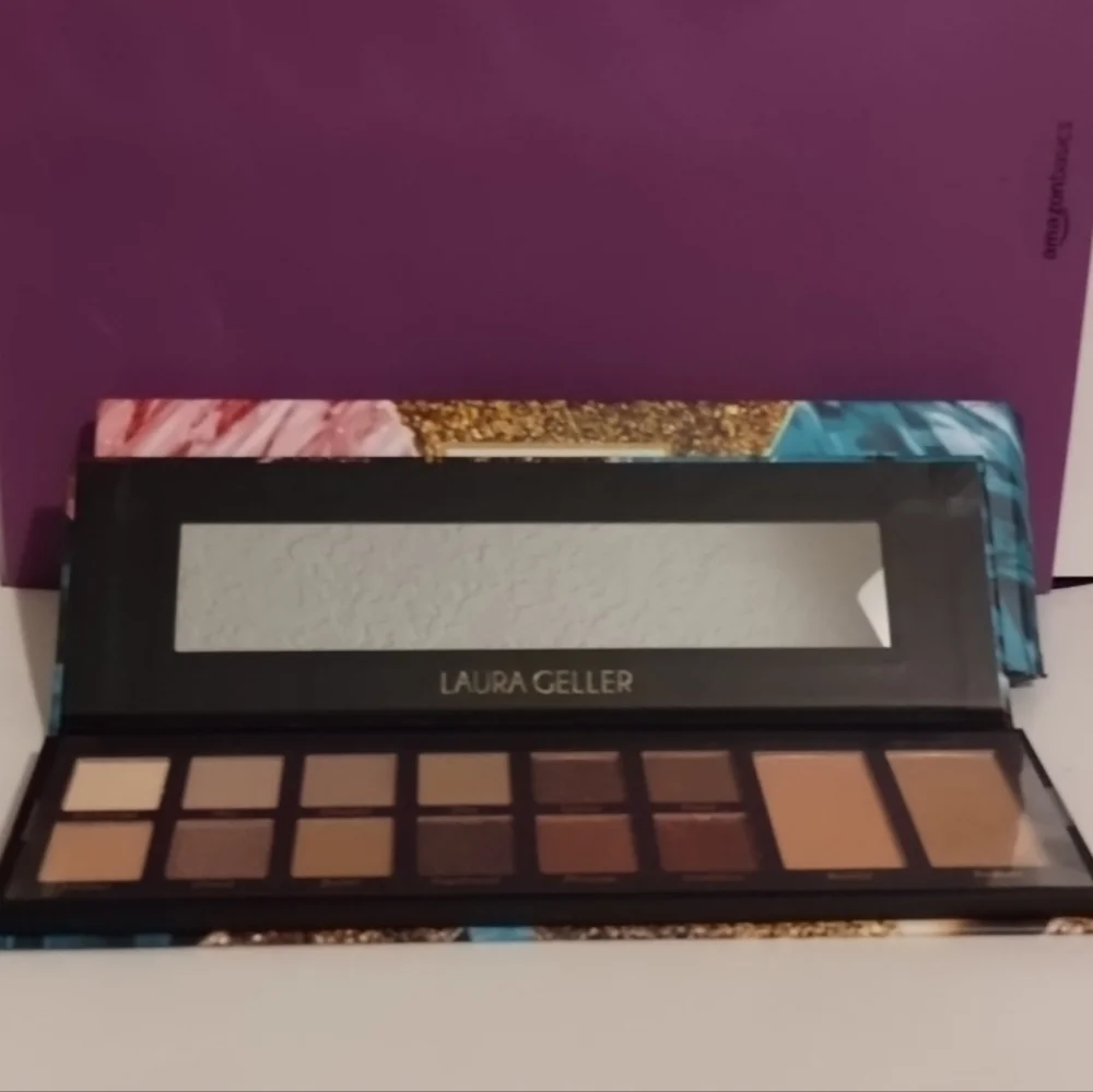 LAURA GELLER Blushing & Blissful 12 Eyeshadows,1 Highlighter &1 Blush ** NEW ** - Picture 2 of 2